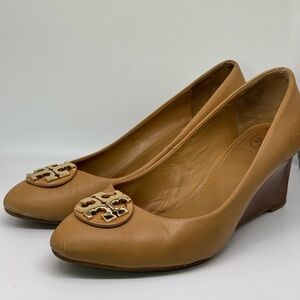 Tory Burch closed Toe Benton Wedge Royal Tan Women’s Gold Logo Napa Leather